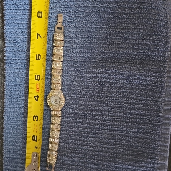 Geneva #020 Ladies Quartz Watch with Crystals - Picture 5 of 5